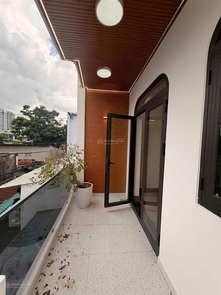 Ngộp ngân hàng thanh lý gấp căn nhà ngay bình tiên q6 dt 65m2
