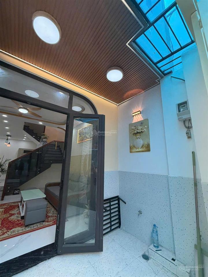 Ngộp ngân hàng thanh lý gấp căn nhà ngay bình tiên q6 dt 65m2