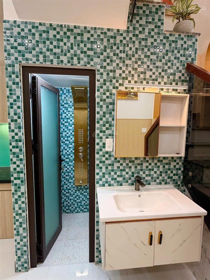 Ngộp ngân hàng thanh lý gấp căn nhà ngay bình tiên q6 dt 65m2