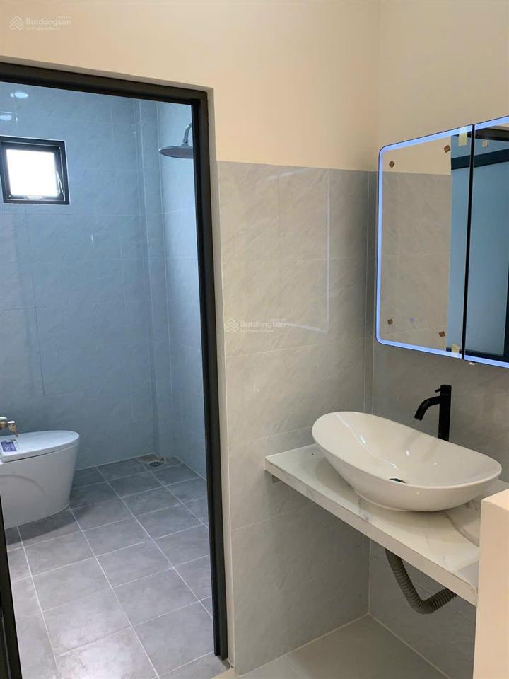 Anh chị 6 ra gấp căn nhà trệt lửng ngay trịnh quang nghị để chuyển về trung tâm lo cho con gái học