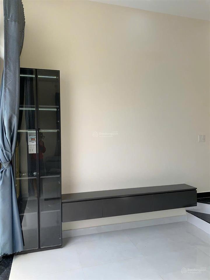 Anh chị 6 ra gấp căn nhà trệt lửng ngay trịnh quang nghị để chuyển về trung tâm lo cho con gái học