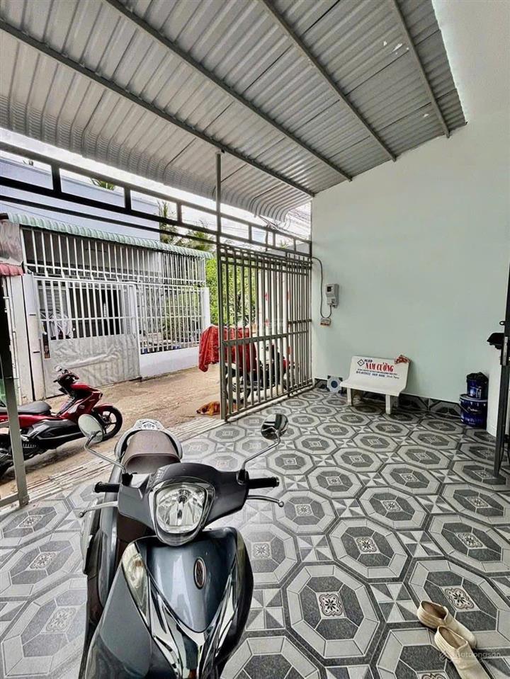 Chính chủ cần bán gấp căn nhà c4 96.6m2phù hợp ở lâu dài và an cư nằm ngay bv đa khoa bình chánh