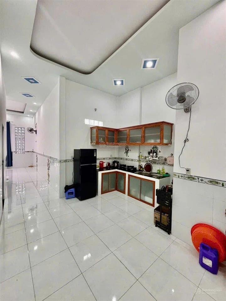 Chính chủ cần bán gấp căn nhà c4 96.6m2phù hợp ở lâu dài và an cư nằm ngay bv đa khoa bình chánh