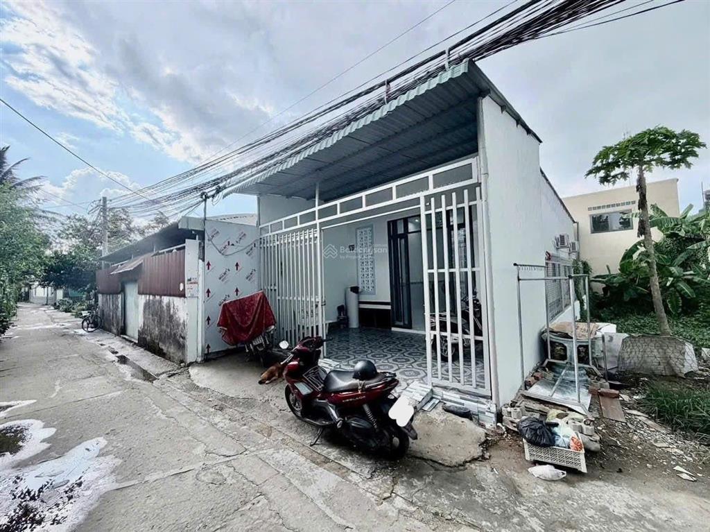 Chính chủ cần bán gấp căn nhà c4 96.6m2phù hợp ở lâu dài và an cư nằm ngay bv đa khoa bình chánh