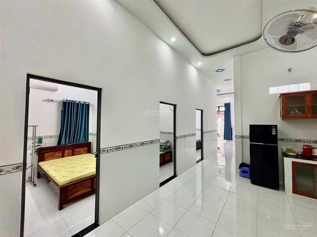 Chính chủ cần bán gấp căn nhà c4 96.6m2phù hợp ở lâu dài và an cư nằm ngay bv đa khoa bình chánh