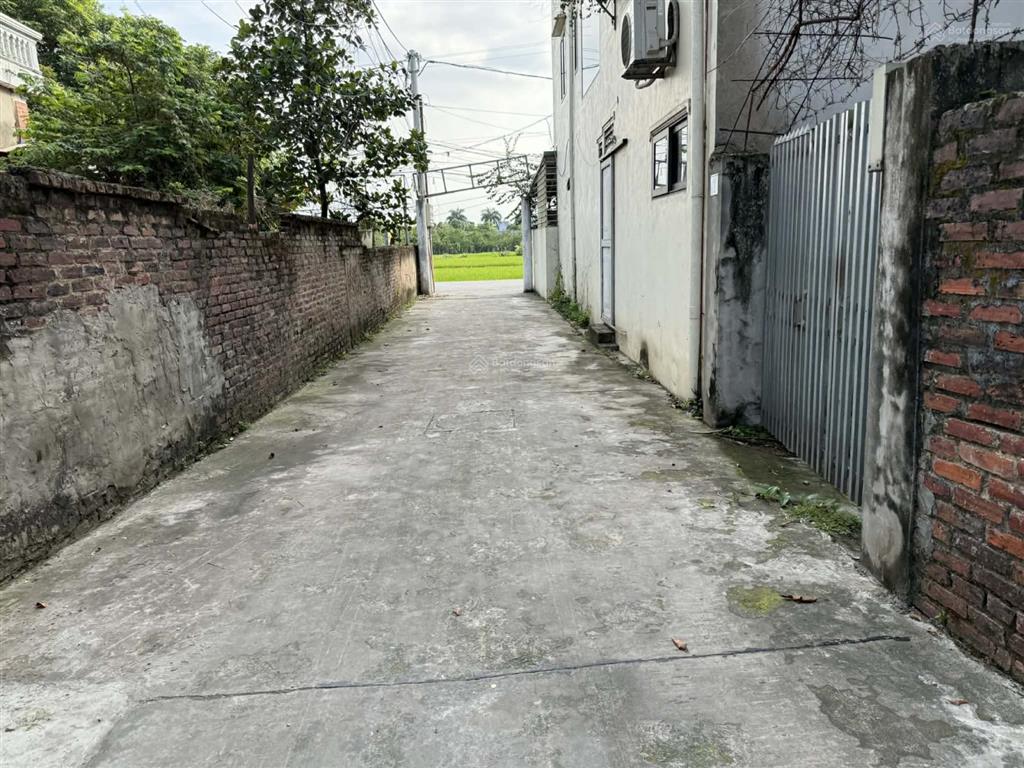 Bán đất lệ chi gia lâm 50m2 giá rẻ chỉ 1 tỷ 9, sổ đỏ chính chủ, gần trường học, khu dân trí cao
