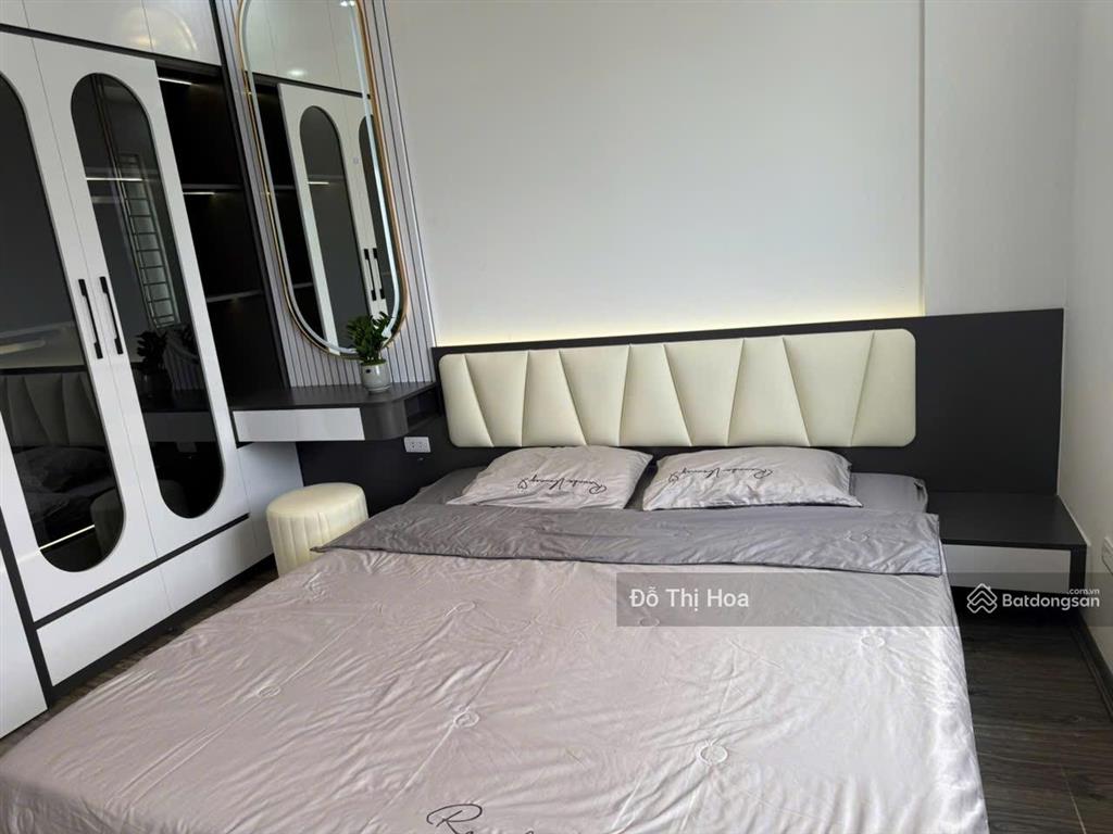 Bán chung cư việt hưng long biên dt 40m2 full nội thất chỉ việc xách vali về ở hơn 2 tỷ