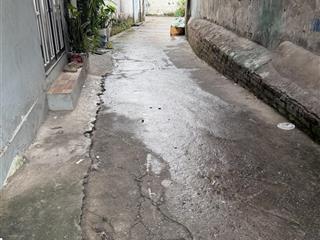 Bán nhà c4 phúc lợi, long biên, có dòng tiền cho thuê, dt 55m giá có hơn 90 triệu/1 m2 gần ô tô