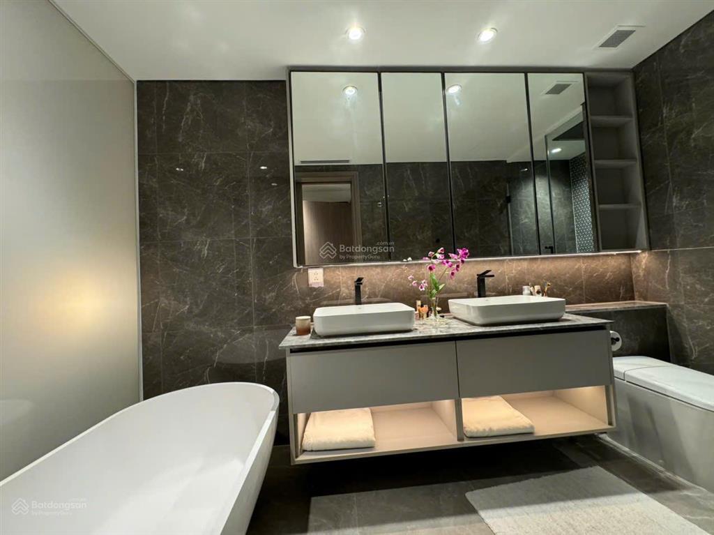 The opera residences 3pn full nt đẹp cho thuê 106 triệu   0363 810 ***