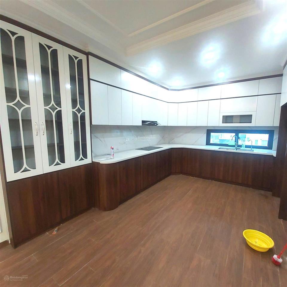 Nhà phố mai dịch  50m2  6 tầng  gara  kd  cạnh học viện múa  giá cực êm