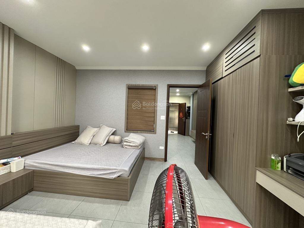 Nhà phố mai dịch  50m2  6 tầng  gara  kd  cạnh học viện múa  giá cực êm