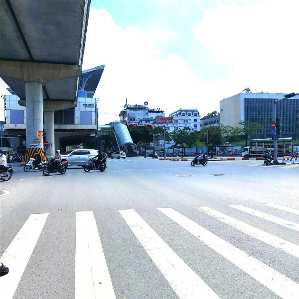 Hạ giá bán nhanh, nhà hồ tùng mậu, 45m2, gara, thang máy kd, nhà mới full nội thất, giá chỉ 17,5 tỷ