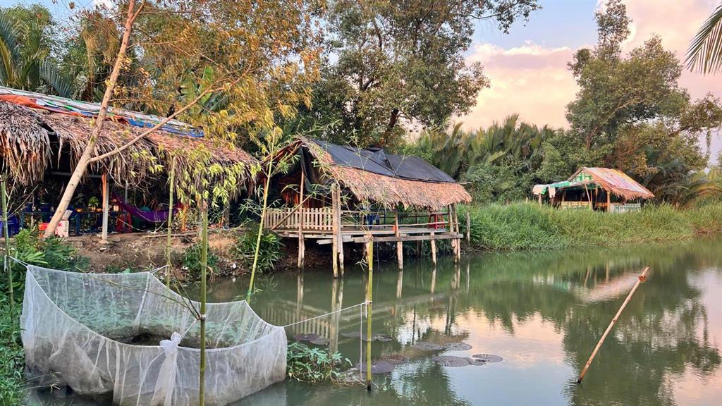 Bán 1400m2 đất nông nghiêp  đường xe hơi  điện nước đầy đủ  thích hợp làm farm