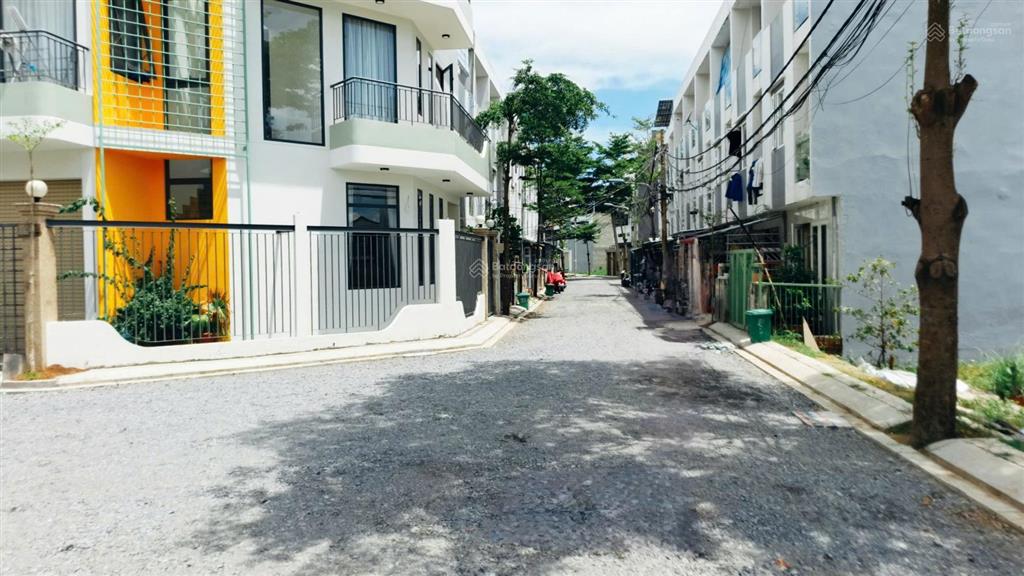 Bán 204m2 đất cách đại học mở 1km  thích hợp xây chdv  biệt thự sân vườn