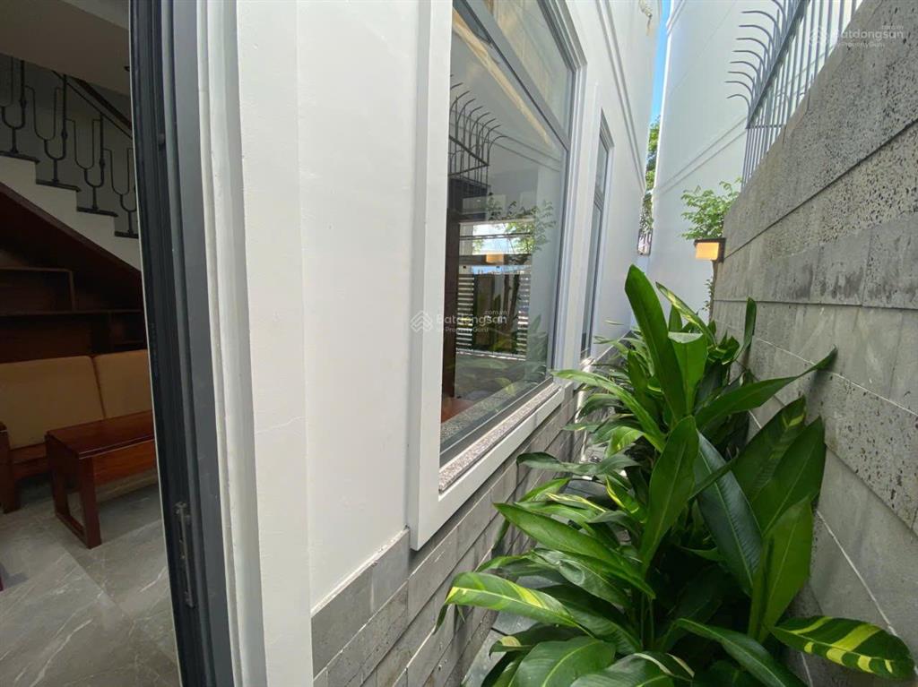 Nhà 4 tầng gần trường đại học mở  nhà bè, cách quận 7  5 phút