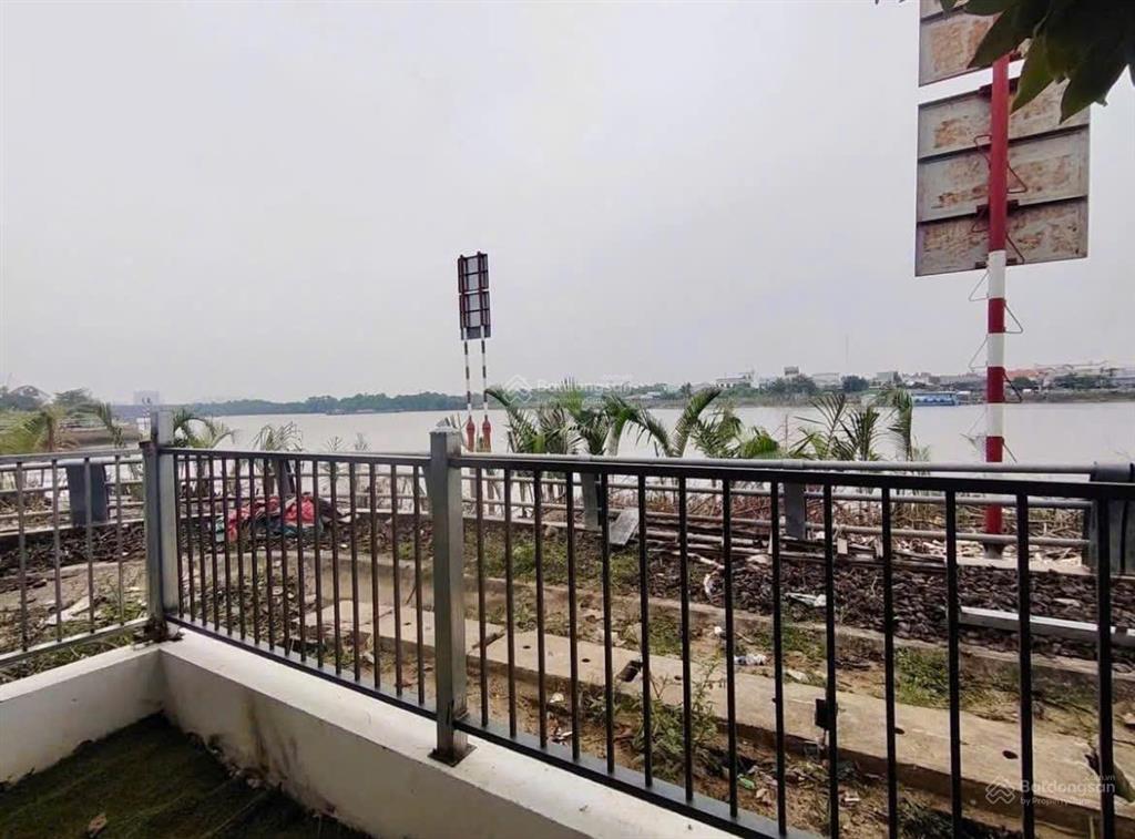 Sản phẩm hiếm  bán nhà vườn view sông  gần 300m2 thổ cư  đường xe tải