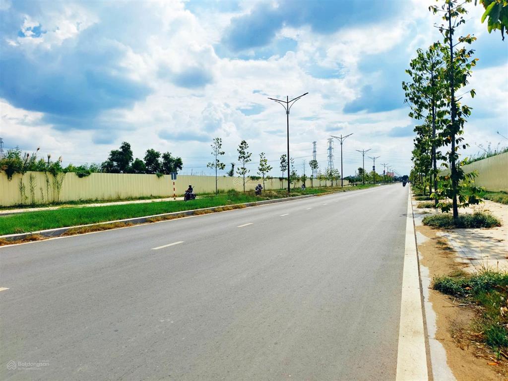Bán đất cách đường phạm hữu lầu 100m  thổ cư  hẻm xe hơi