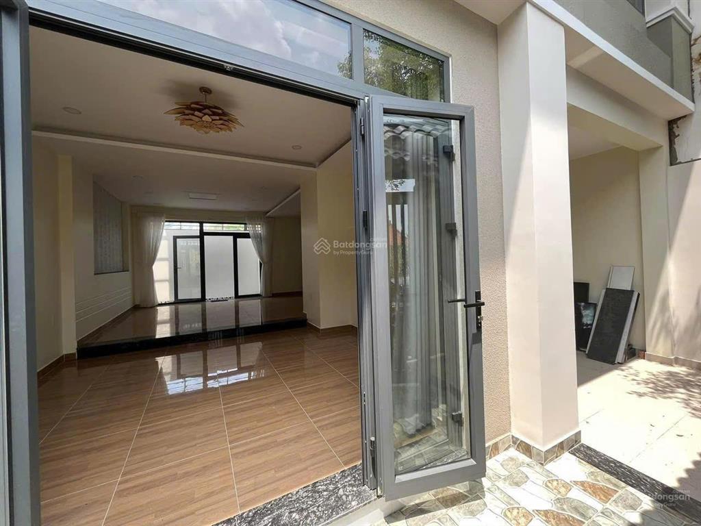 Nhà đẹp chiều ngang rộng  kdc ven sông thoáng mát  giá 5 tỷ 900  hẻm xe tải