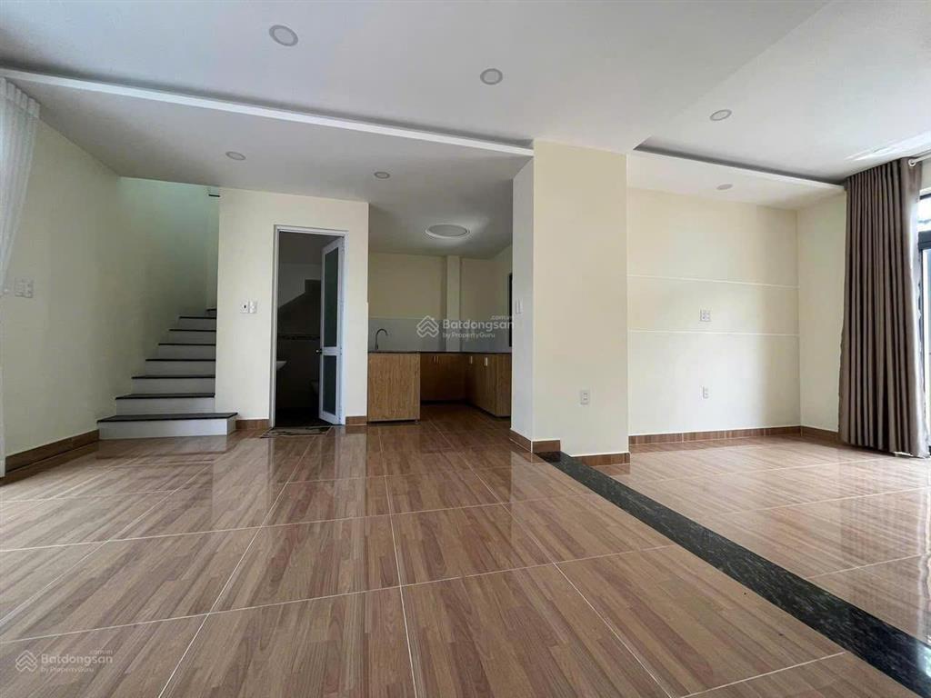 Nhà đẹp chiều ngang rộng  kdc ven sông thoáng mát  giá 5 tỷ 900  hẻm xe tải