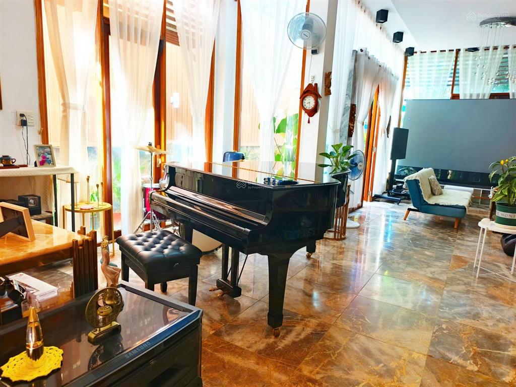 Bán 250m2 nhà vườn giữa lòng sài gòn  có phòng spa  giải trí  giá 9 tỷ 8
