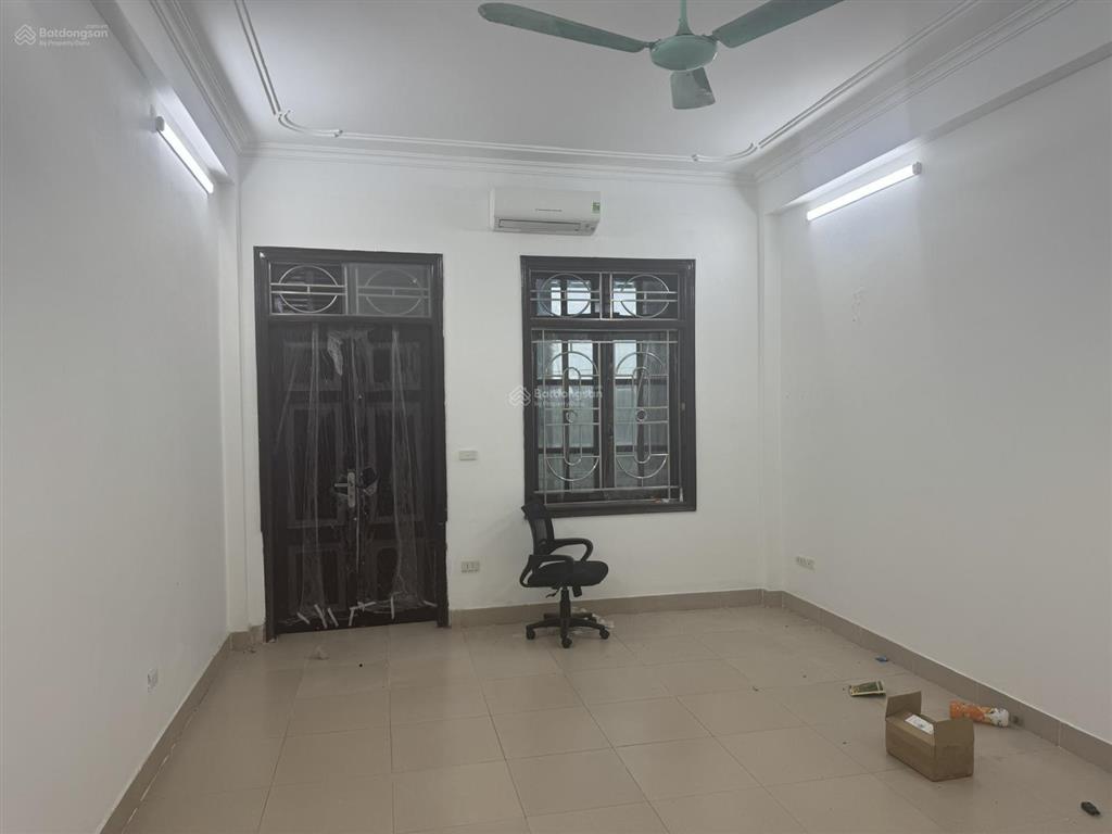 Cho thuê (lâu dài) số 128 cổ linh, long biên, gần aeon mall long biên, dt 82m2 x 4 tầng, mt 4,4m