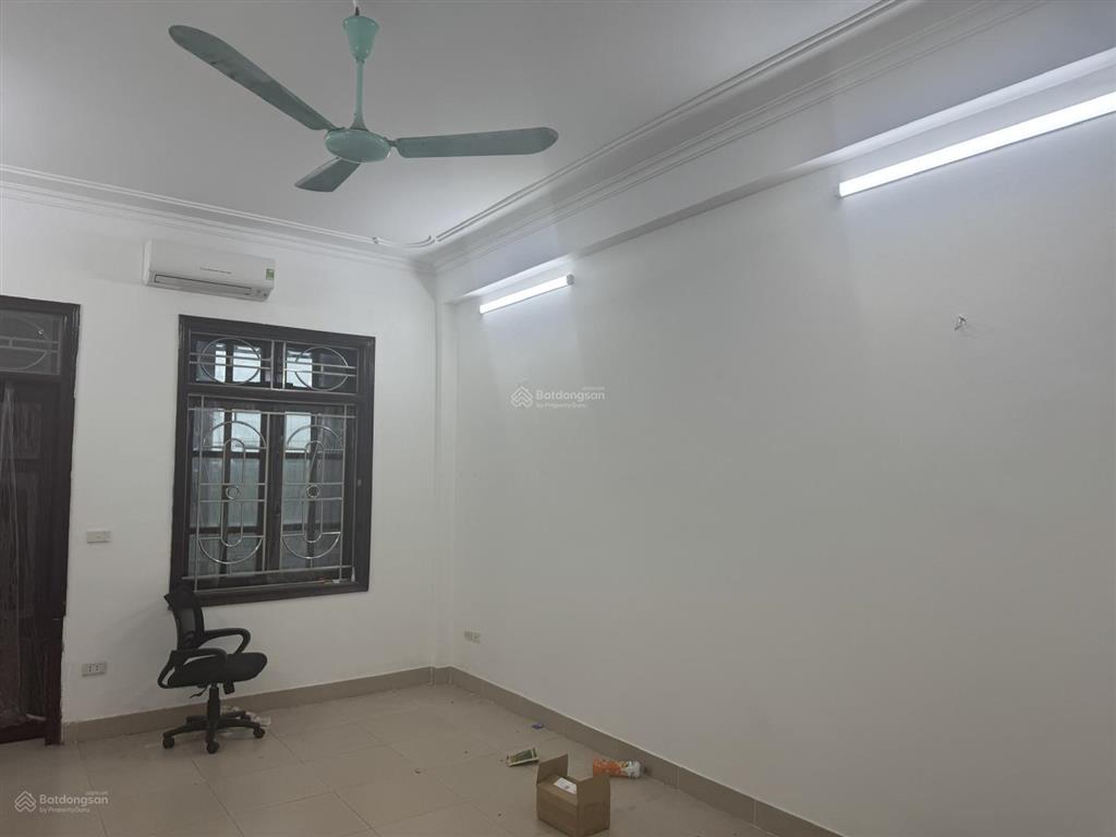 Cho thuê (lâu dài) số 128 cổ linh, long biên, gần aeon mall long biên, dt 82m2 x 4 tầng, mt 4,4m