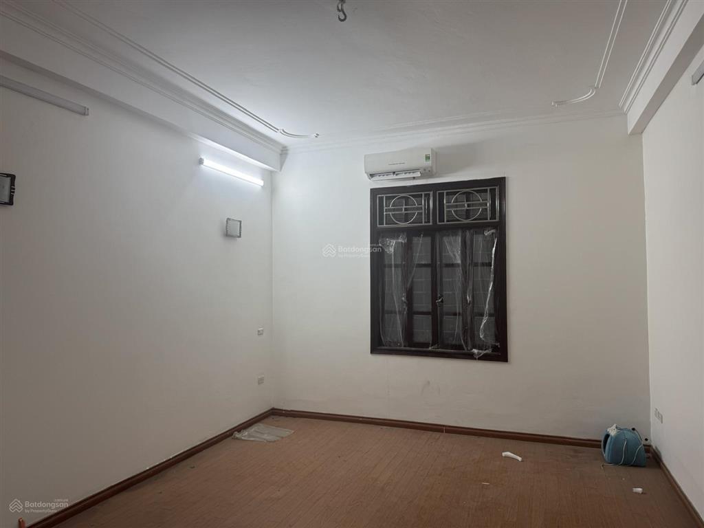 Cho thuê (lâu dài) số 128 cổ linh, long biên, gần aeon mall long biên, dt 82m2 x 4 tầng, mt 4,4m