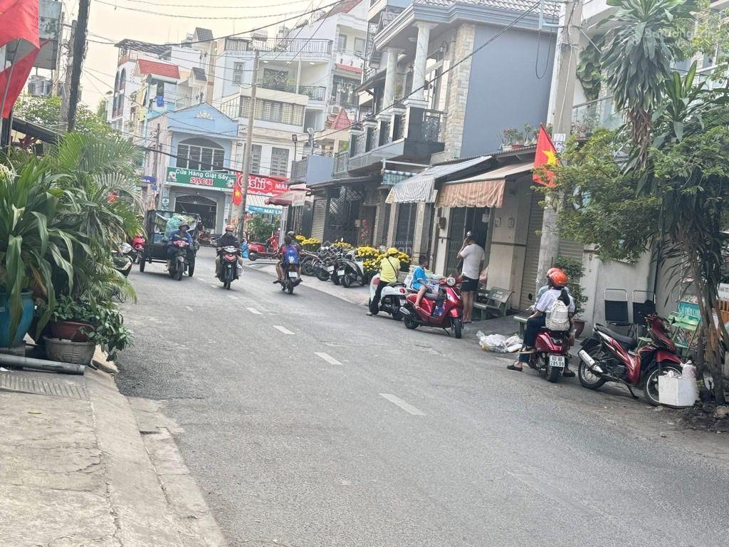 Hot gò vấp nhỉnh 5 tỷngang 5.8mkết cấu sẵnngay trung tâm
