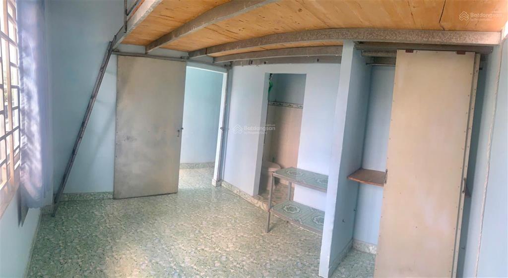 Cho thuê phòng mới có gác, cửa sổ rộng 20m2. khu vực an ninh yên tĩnh giáp q10, 11, tân bình