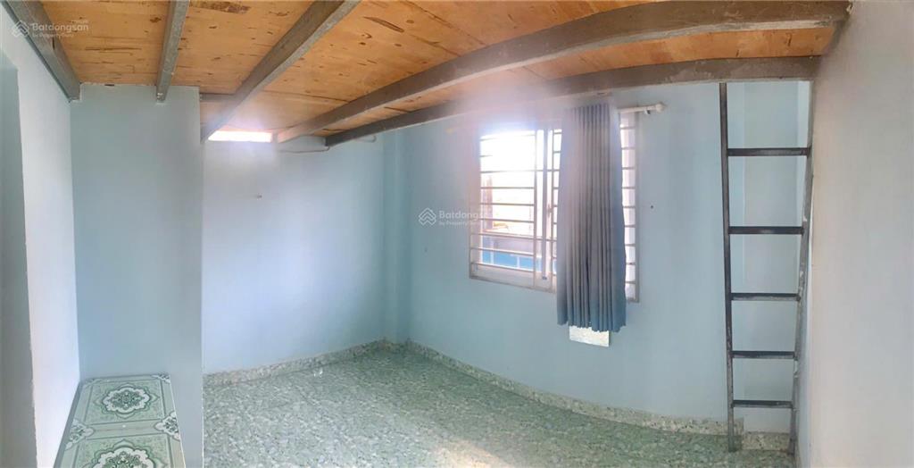 Cho thuê phòng mới có gác, cửa sổ rộng 20m2. khu vực an ninh yên tĩnh giáp q10, 11, tân bình