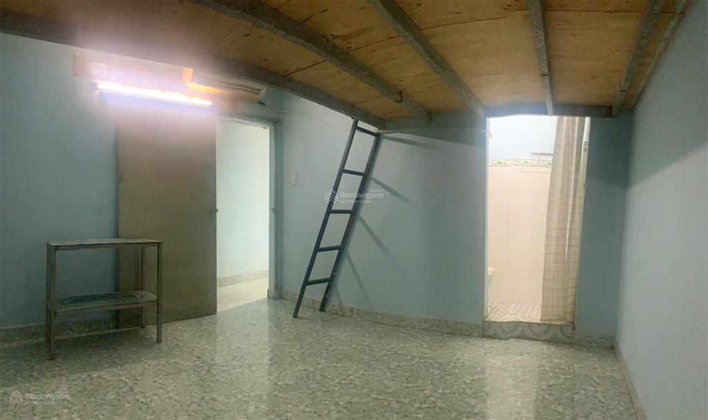 Cho thuê phòng mới có gác, cửa sổ rộng 20m2. khu vực an ninh yên tĩnh giáp q10, 11, tân bình