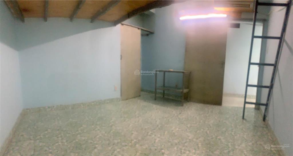 Cho thuê phòng mới có gác, cửa sổ rộng 20m2. khu vực an ninh yên tĩnh giáp q10, 11, tân bình