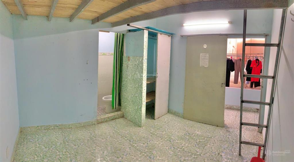 Phòng có gác, wc riêng mỗi phòng, không ở chung với chủ. giá 2tr6, giáp các q5, 10, tân bình