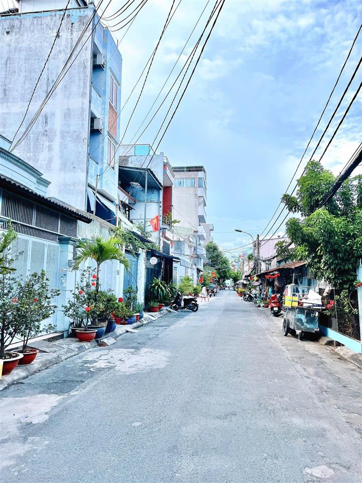 Nhà đường nhựa 10m thoại ngọc hầu (4x17m) 1 lầu, 4 phòng ngủ  giá 7.3 tỷ