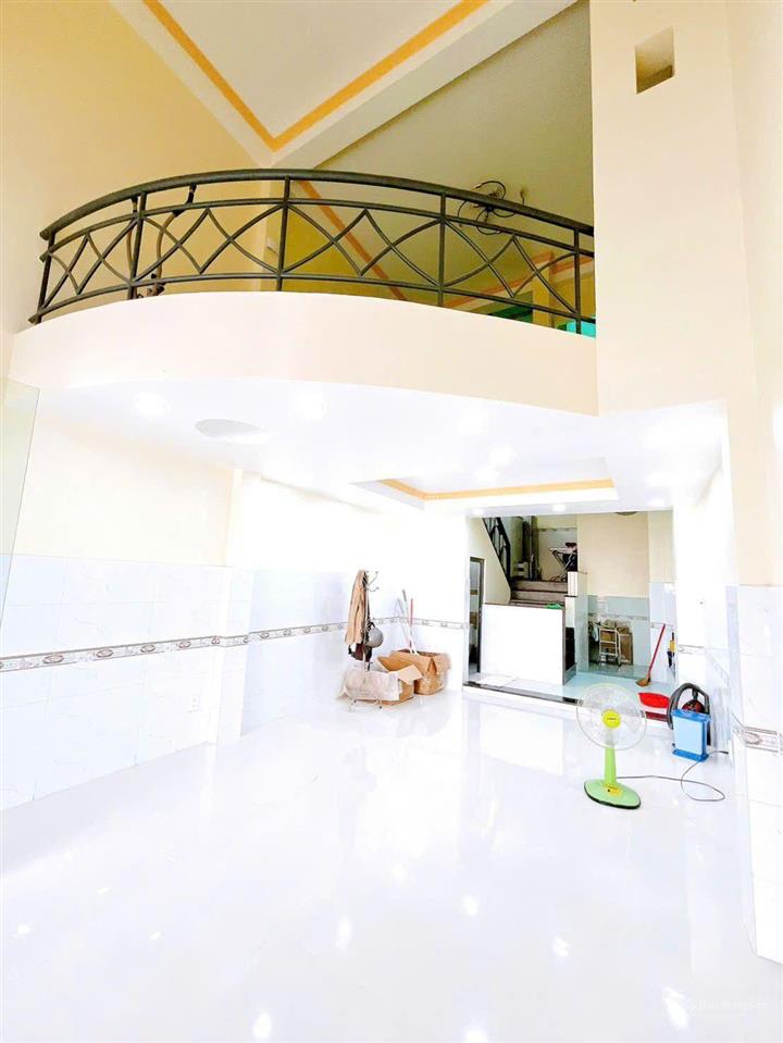 Mặt tiền 16m nút giao gò dầu  cầu xéo, đúc 3.5 tấm  giá chỉ 12.9 tỷ