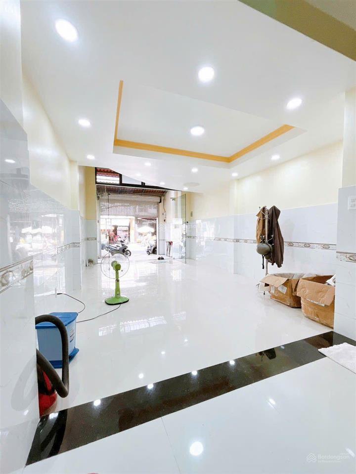 Mặt tiền 16m nút giao gò dầu  cầu xéo, đúc 3.5 tấm  giá chỉ 12.9 tỷ