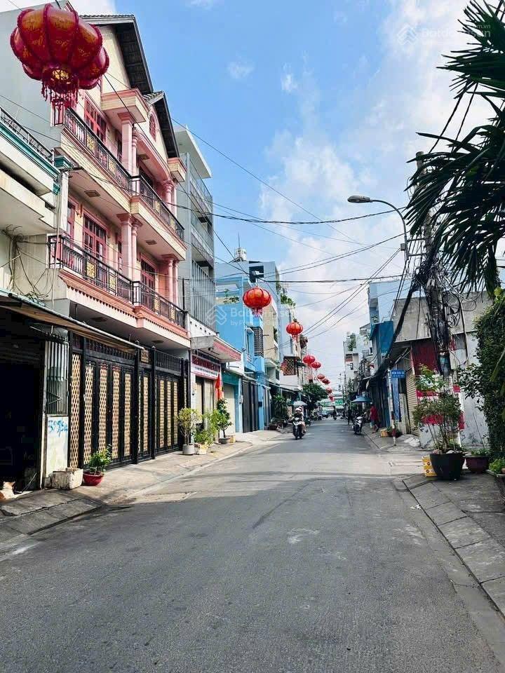 Đường 12m gần chợ nguyễn sơn (4x19.5m) đúc 1 lầu. ngay trường thpt trần phú