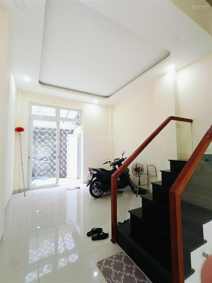 Khu vip tô hiệu (4x14.5m) 3 lầu st, đối diện công viên, giáp q.6
