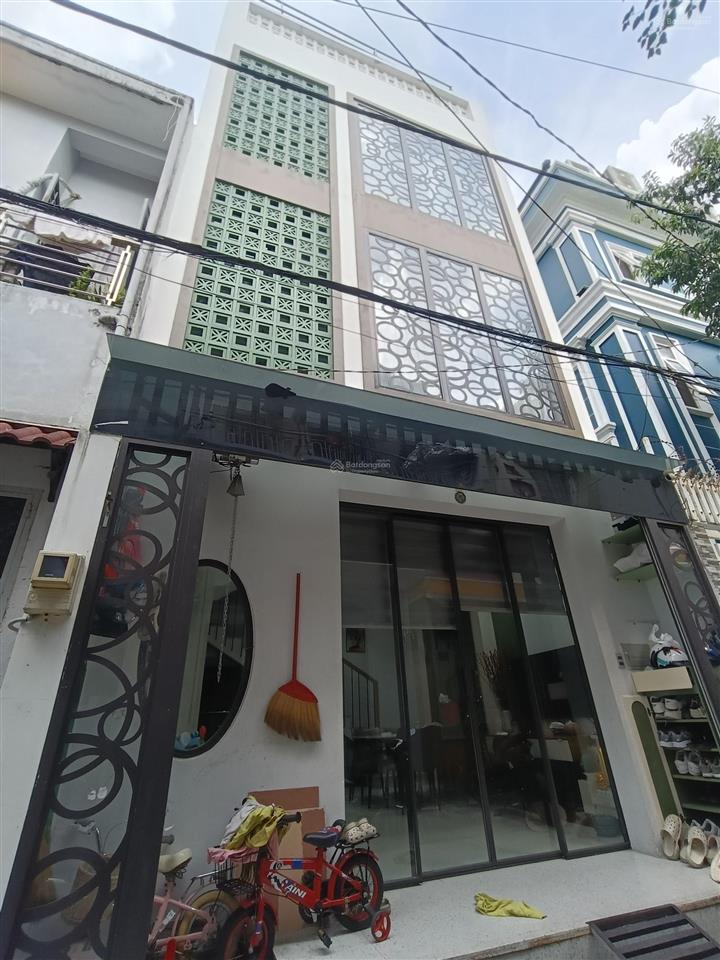 Hẻm xe hơi đường tân sơn nhì  đúc 3 tấm full nội thất. có bề ngang 5m