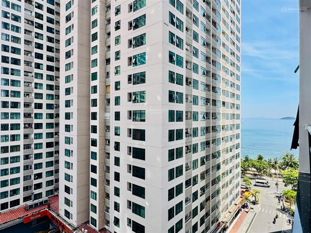 Hạ giá 100triệu bán nhanh  căn hộ 71m2 view biển nội thất cao cấp mới zin oc2a