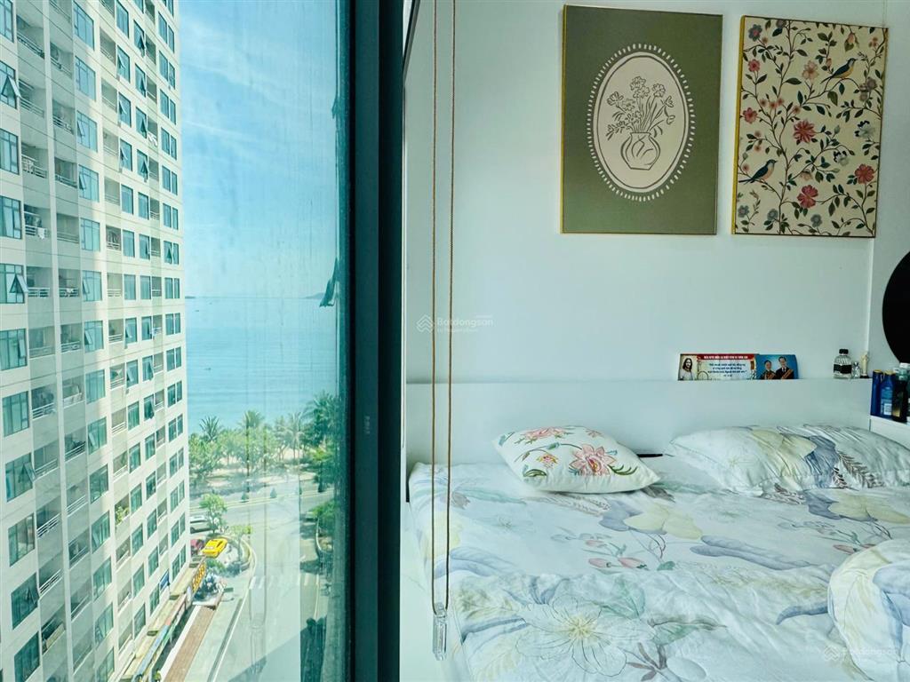 Hạ giá 100triệu bán nhanh  căn hộ 71m2 view biển nội thất cao cấp mới zin oc2a