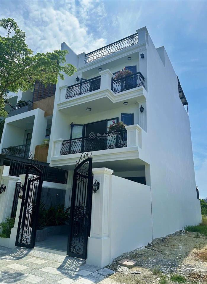 Khách tìm nhà để ở tại khu đô thị thường ưu tiên kề góc full nội thất có sân ô tô