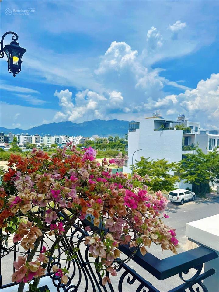 Khách tìm nhà để ở tại khu đô thị thường ưu tiên kề góc full nội thất có sân ô tô