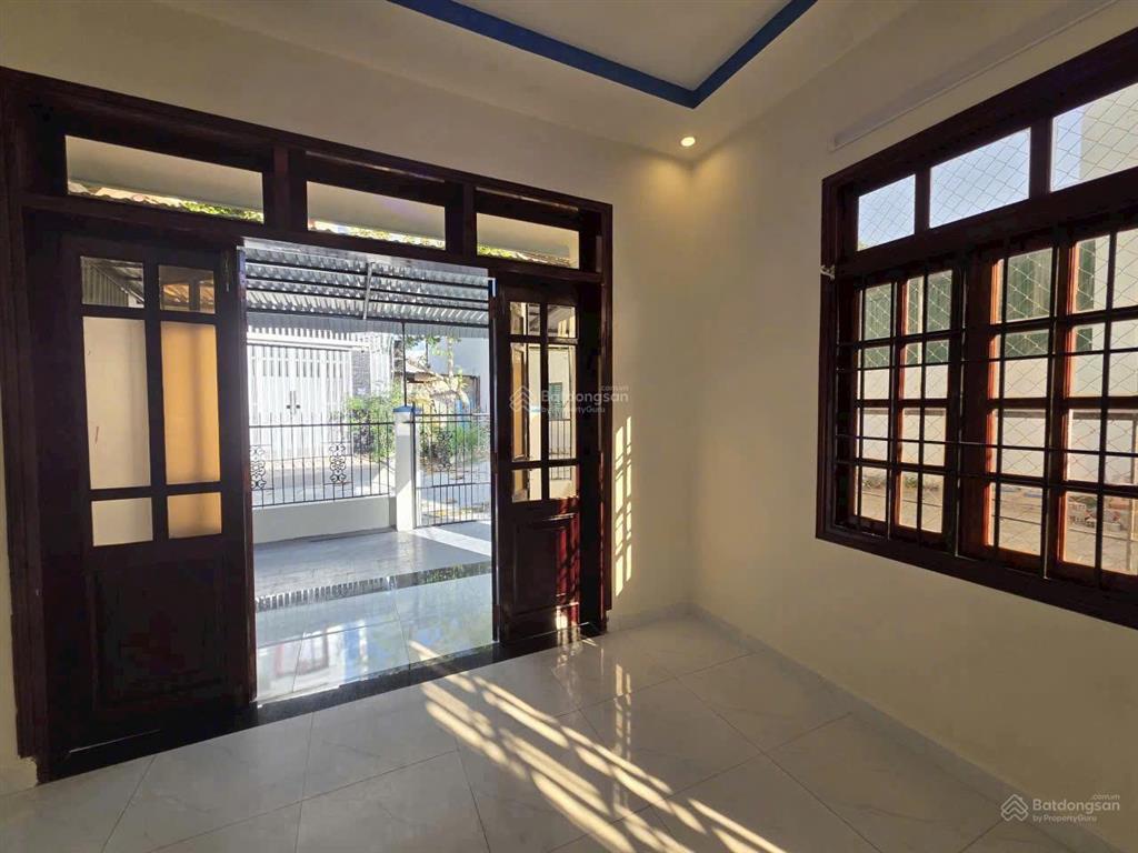 Nhà đường ô tô thông đường lớn 2/4 chỉ 120m. gần biển chỉ 3 phút.
