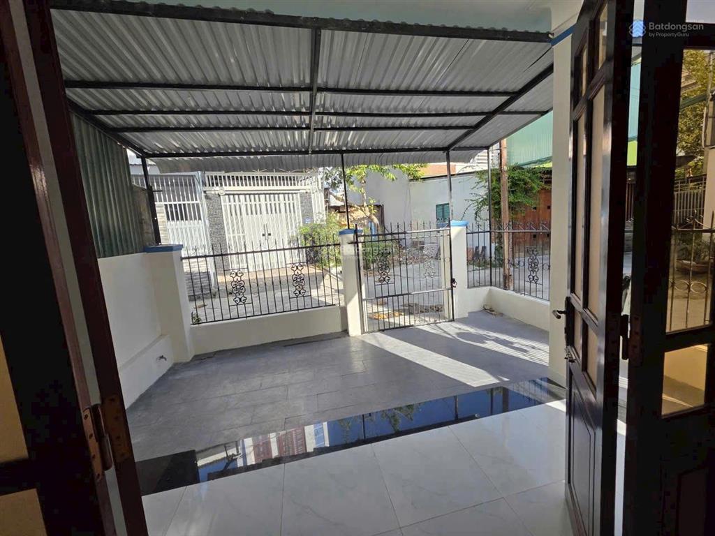 Nhà đường ô tô thông đường lớn 2/4 chỉ 120m. gần biển chỉ 3 phút.