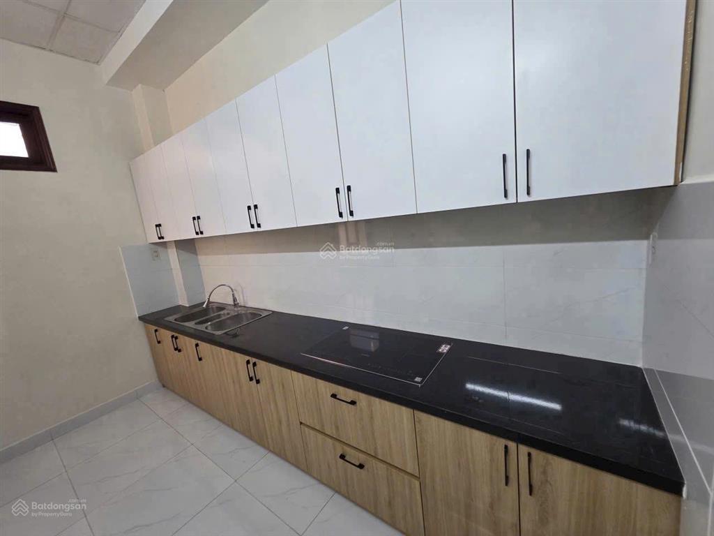 Nhà đường ô tô thông đường lớn 2/4 chỉ 120m. gần biển chỉ 3 phút.