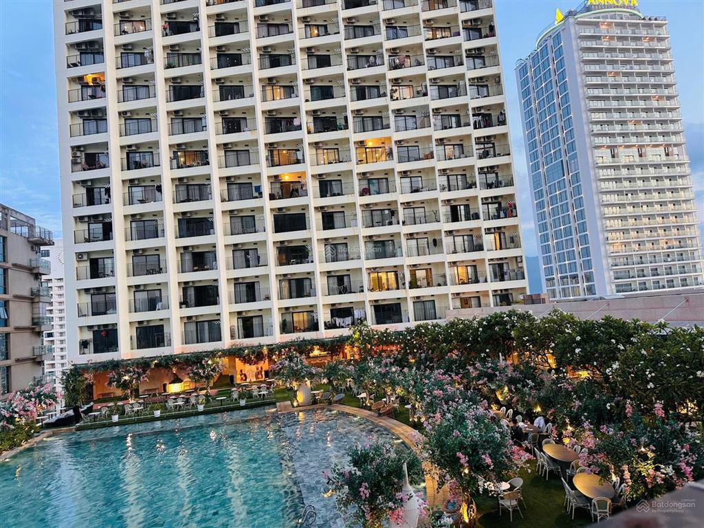Bán căn hộ view biển  vị trí vàng trung tâm nha trang