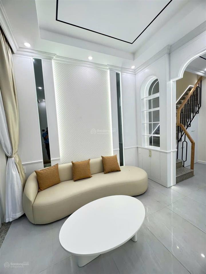 Nhà 3 tầng mới & đẹp nằm ngay trí khu bàn cơ trung tâm nha trang
