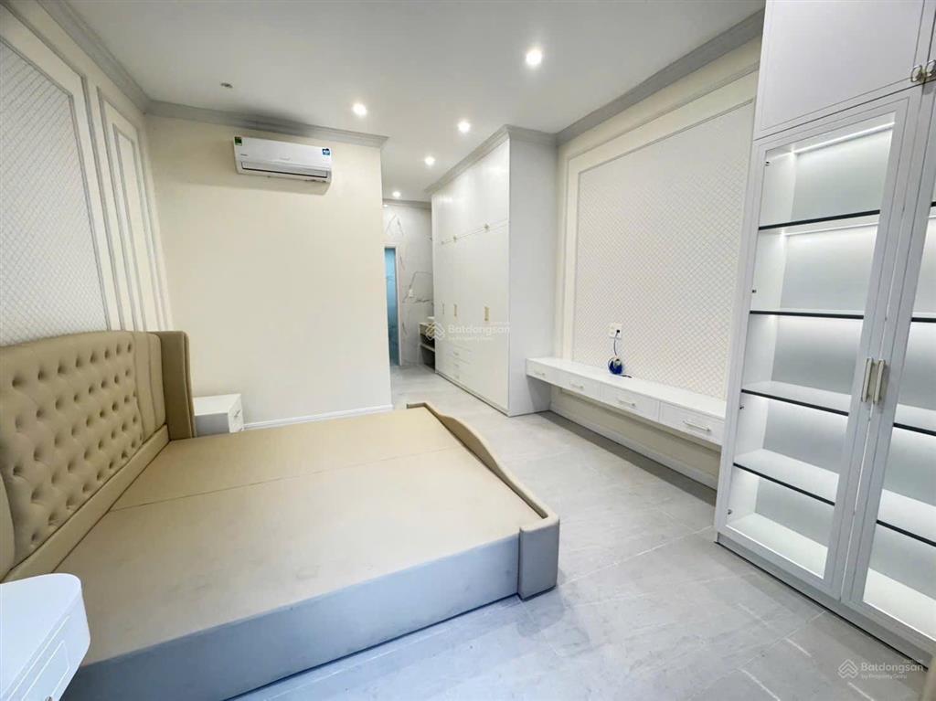 Nhà 3 tầng mới & đẹp nằm ngay trí khu bàn cơ trung tâm nha trang