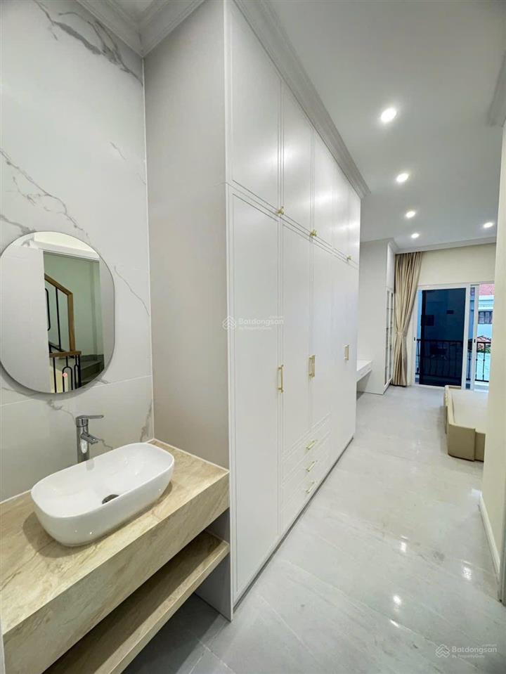 Nhà 3 tầng mới & đẹp nằm ngay trí khu bàn cơ trung tâm nha trang